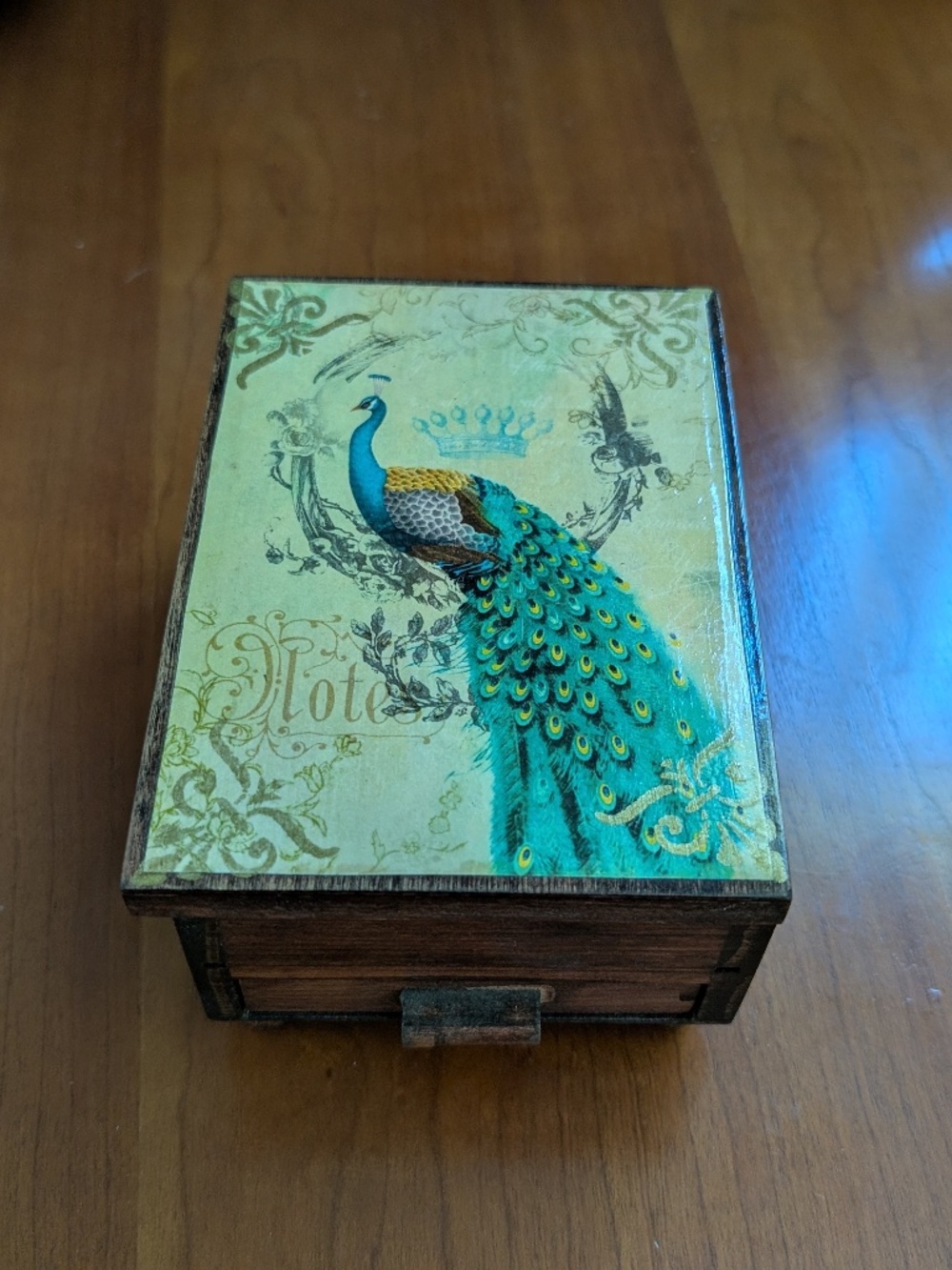 Beautiful wooden jewelery box with mirror